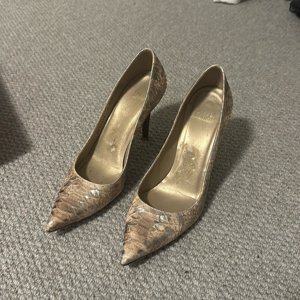 Stuart Weitzman snake skin pump. Size 8.5